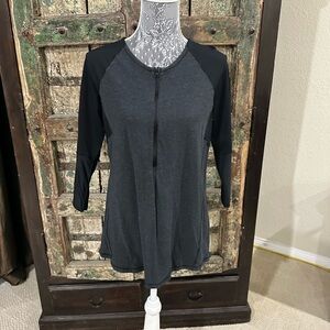 Lululemon Women's Black and Gray Raglan Sleeve Top